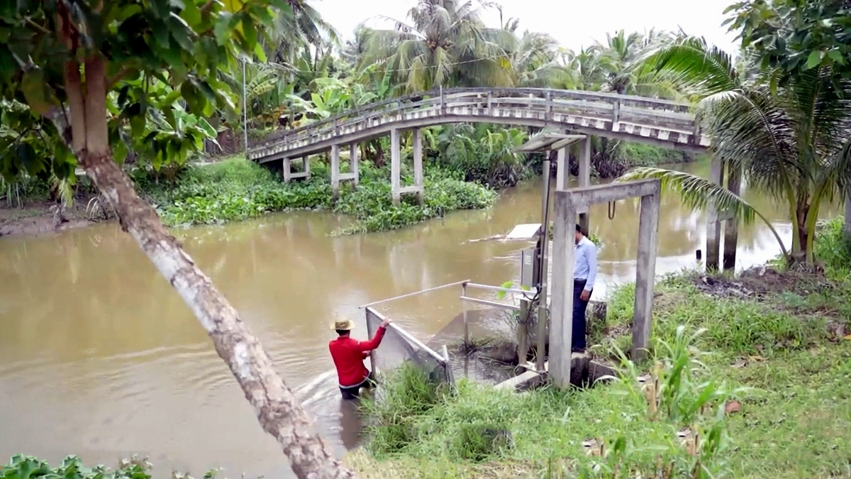 Hệ thống cảm biến tự ngắt khi độ mặn vượt ngưỡng cho phép