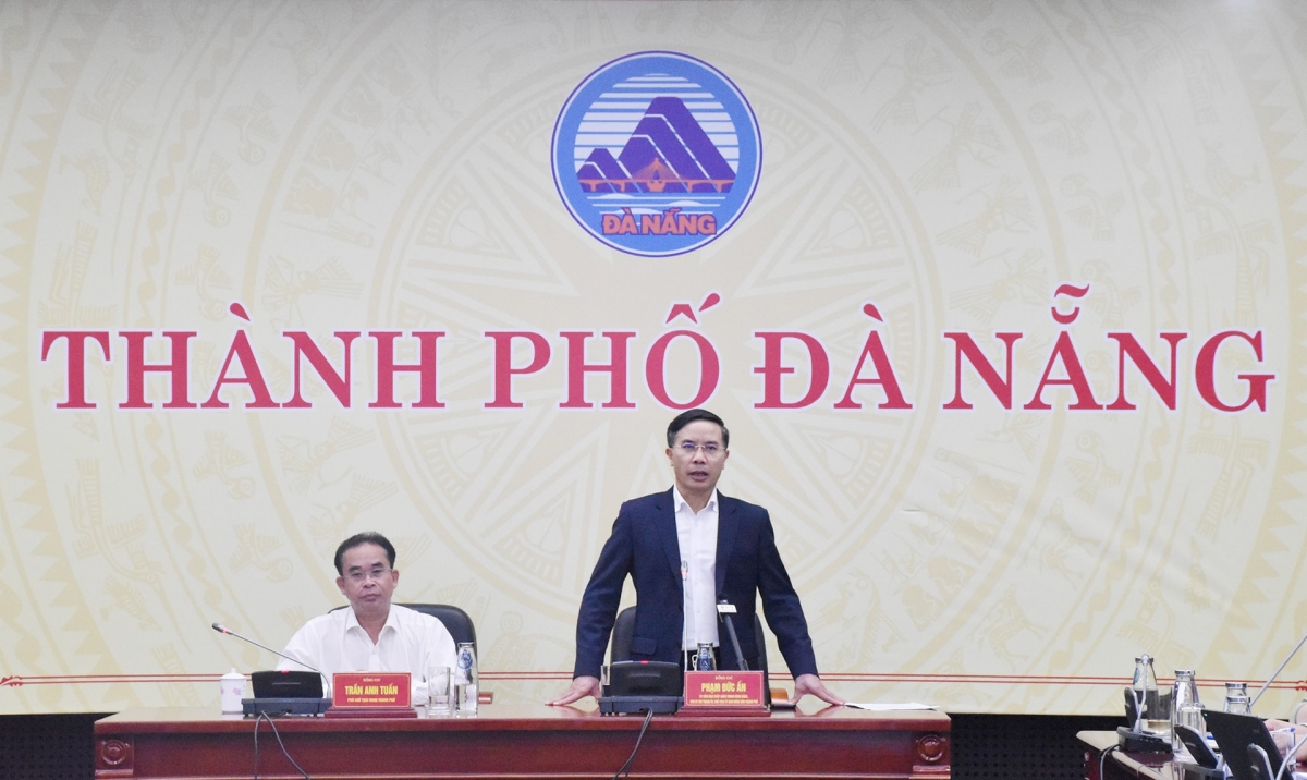 Chủ tịch UBND thành phố Phạm Đức Ấn phát biểu chỉ đạo cuộc họp. Ảnh: THU HÀ