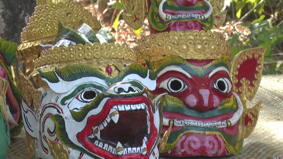 Mặt nạ chằn do anh Kim Liêu Duôl làm