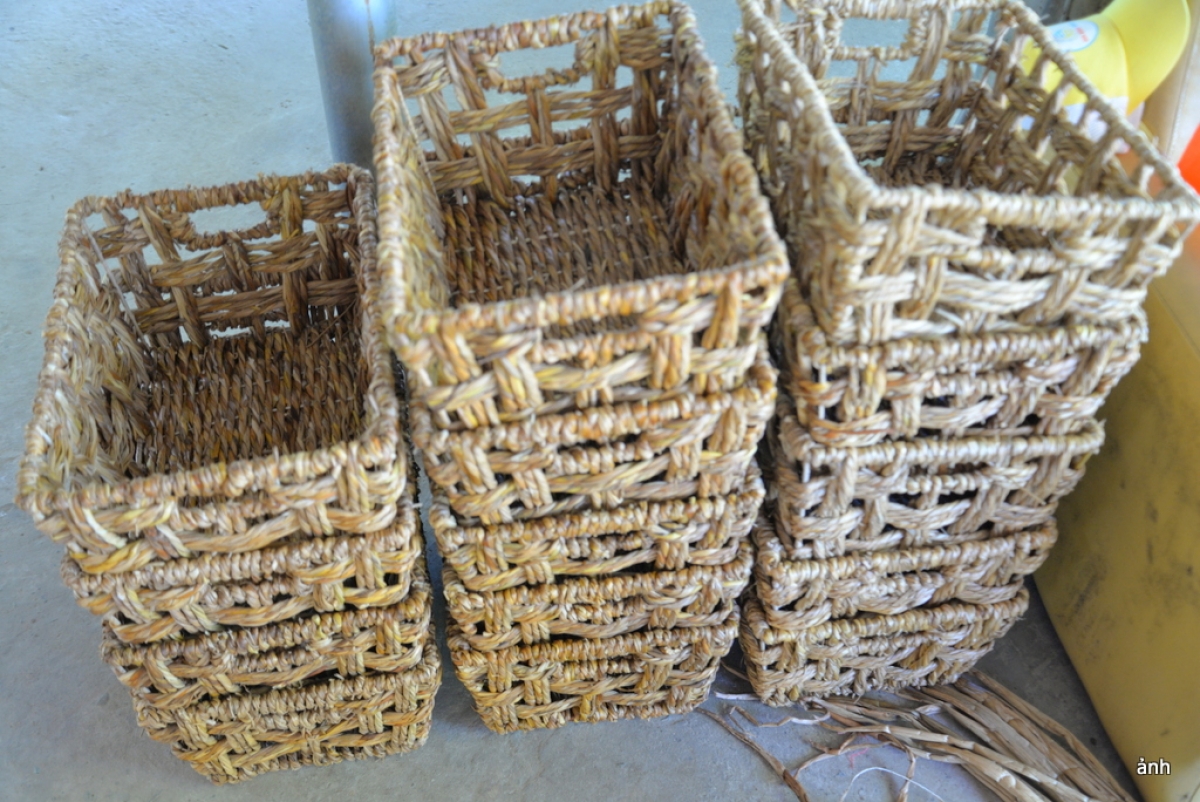 Mô hình đan lát tại ấp ấp Vĩnh Hiệp, xã Hòa Bình đang góp phần tạo việc làm