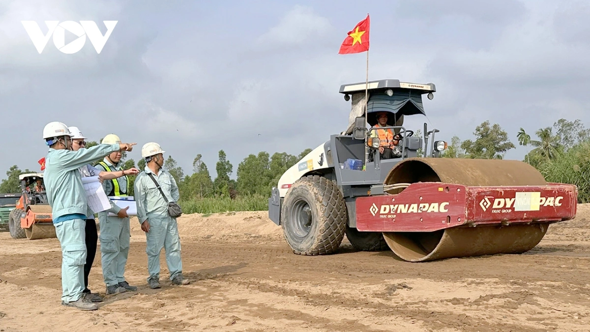 Ndang saong Karja kuhria buh jien padai biak ralo tame ngak jalan mbak nao mai di Bhum taneran kraong Cuu Long