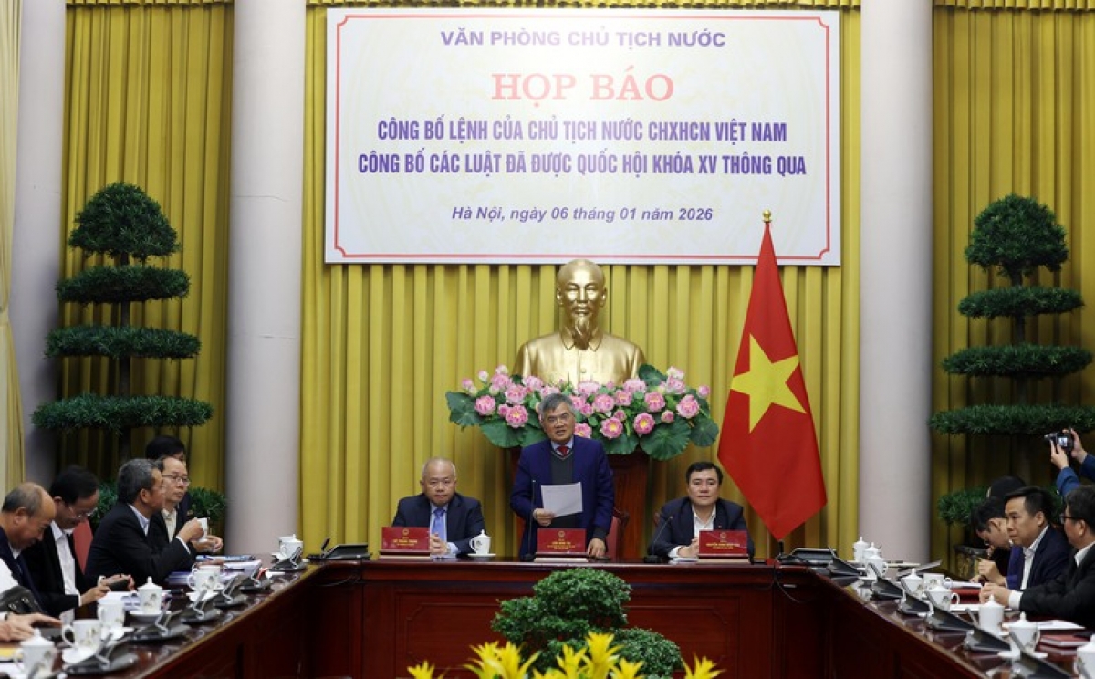 Văn phòng Chủ tịch nước tổ chức họp báo công bố Lệnh của Chủ tịch nước công bố 12 luật - Ảnh: VGP/Đức Tuân