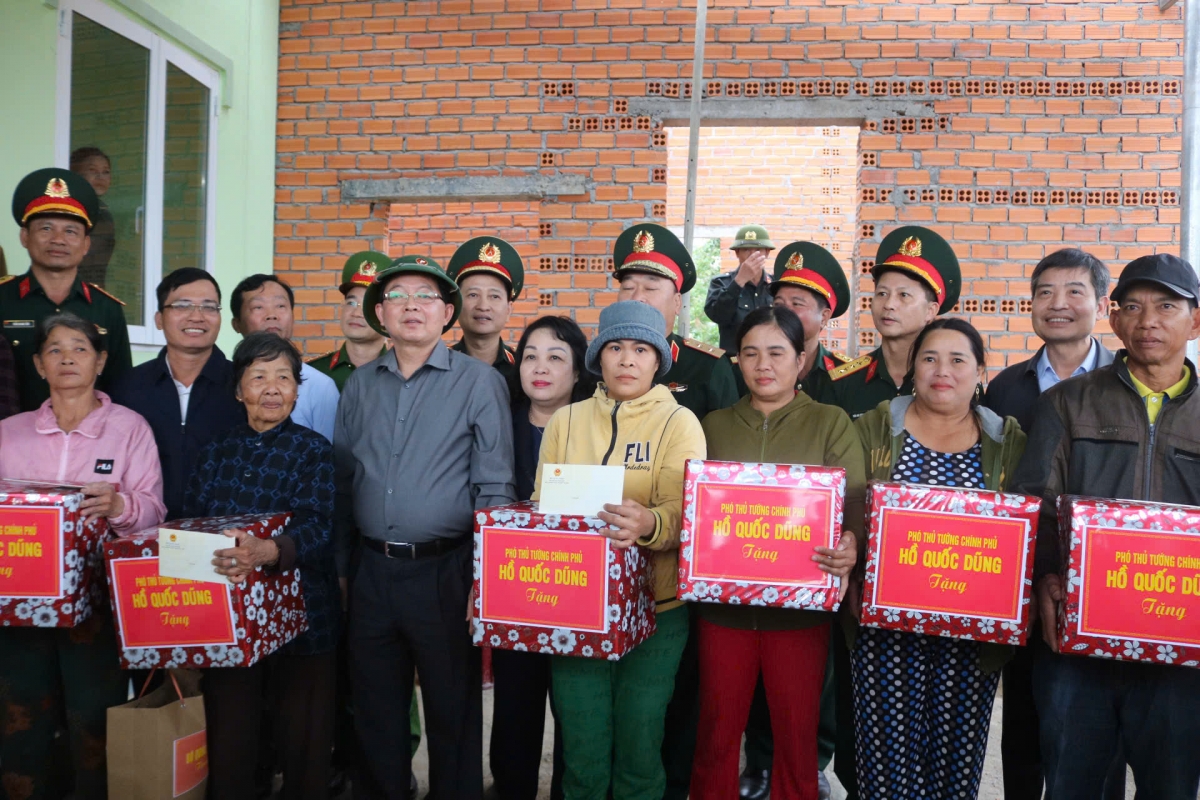 Groi Thủ tướng Hồ Quốc Dũng kơl an nklâm ndơ ƀon lan nkual dak bŭk Dak Lak