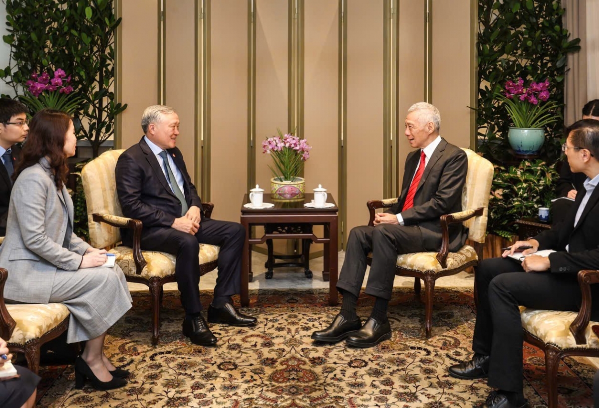 - K’iăng Khua knŭk kna Nguyễn Hòa Bình bi tuôm hŏng Khua phŭn bruă gưl dlông Singapore Lý Hiển Long