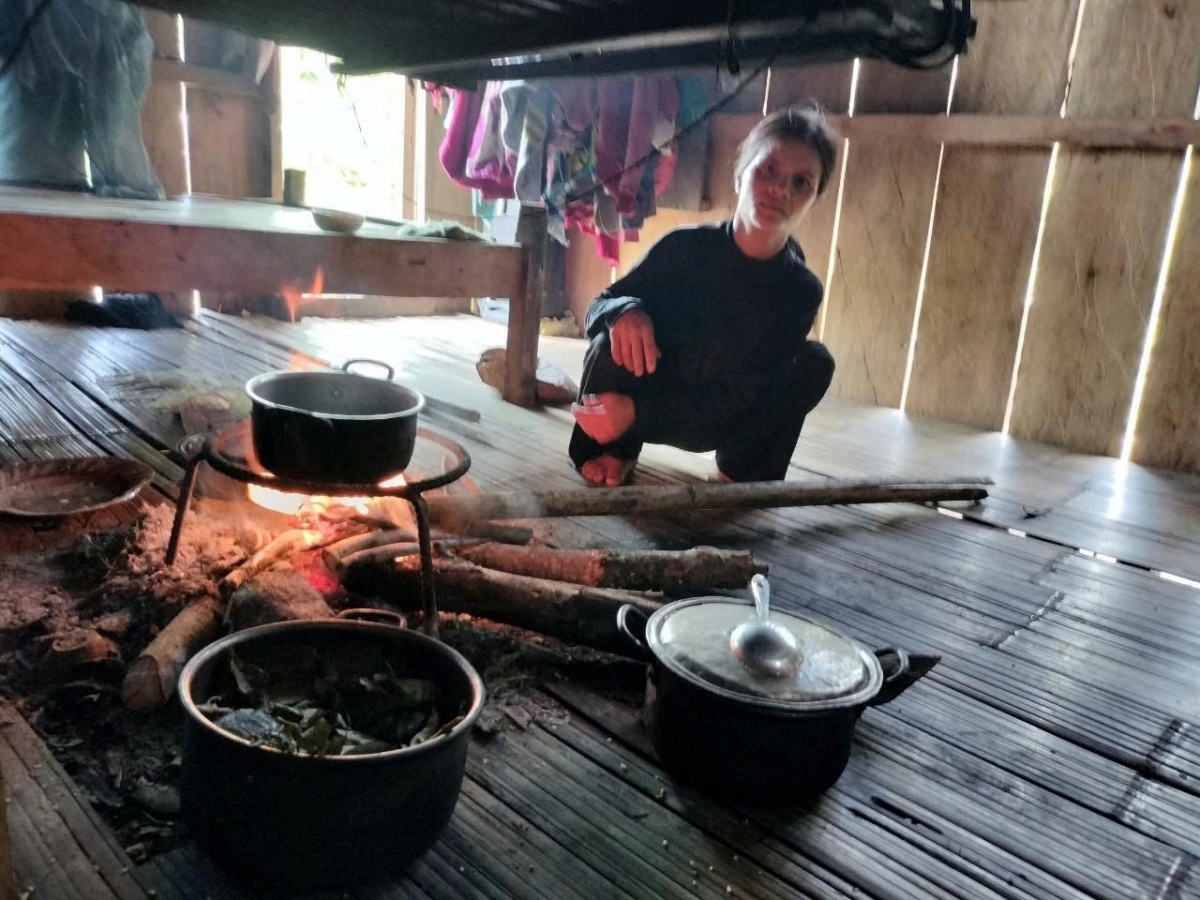 Do chưa có điện lưới quốc gia nên cuộc sống của đồng bào DTTS thôn Tu Thôn gặp nhiều khó khăn