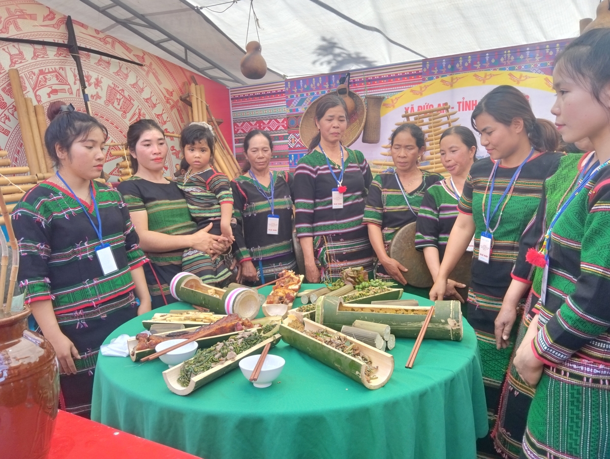 Hơbăn ao tanh M’Nông