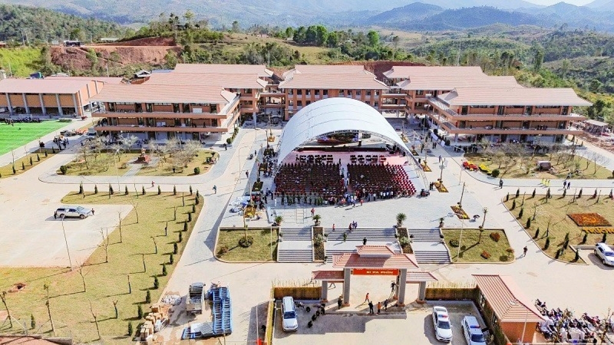 Sau 151 ngày nỗ lực, đến nay Trường liên cấp Si Pa Phìn khang trang giữa núi rừng Tây Bắc.