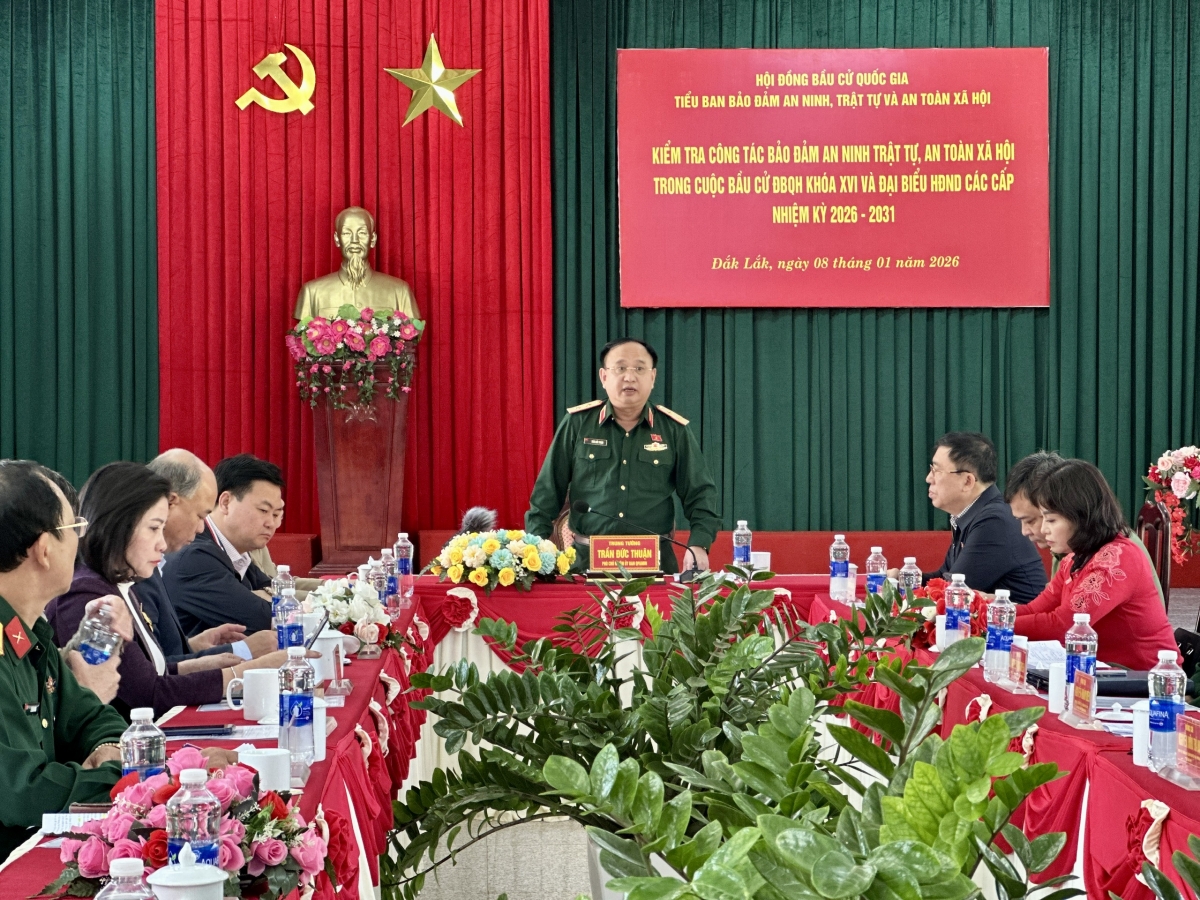 Hô̆i đong tâ phĭu rah xo kăn dêi tơnêi têa pêi cheăng ƀă Ƀơrô kăn sát cơ động (Kŏng an kong pơlê Dak Lak) ƀă tiêuh đoân 303 (Khu xiâm pơkuâ ngăn lêng)