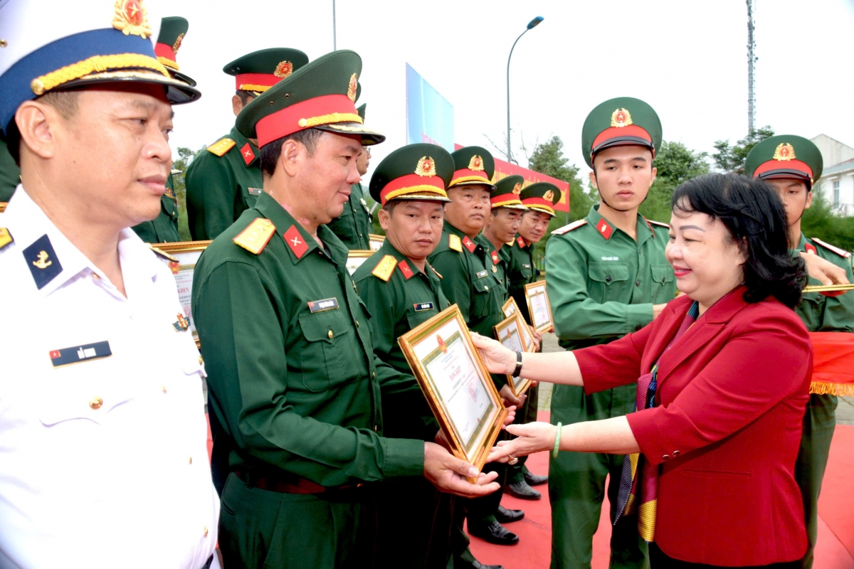 
Ƀlep jơ ‘năr ou, Hơnih vei lăng kon pơlei dêh char Dak Lăk hlôi pôk ăn 60 hla bơar hôn bơnê ăn tơpôl păng 350 hla bơar pôk bơnê ăn rim bơngai pôk ăn dôm bơngai jang tơnăp ‘lơ̆ng lơ̆m jơ ‘năr ‘mi kial đak hơbong đak lip pơrăm.