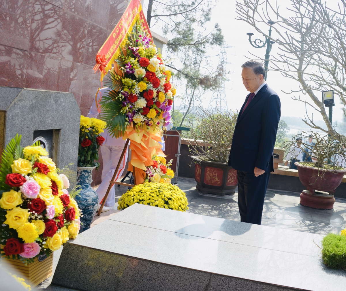 Khua git gai Ping gah ơi Tô Lâm ba bơnga, čuh ñang ƀơi Pơsat rơgŏm ơi Trần Phú