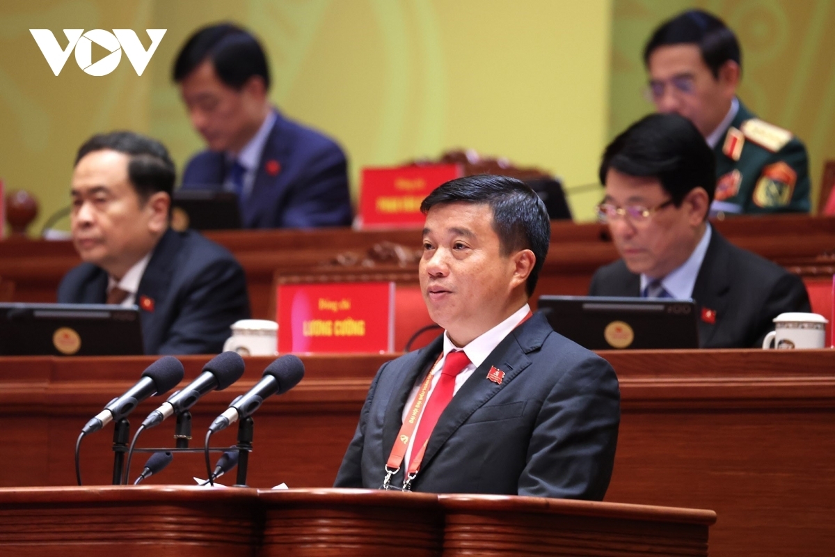 Ủy viên Trung ương Đảng, Bí thư Tỉnh ủy, Trưởng Đoàn đại biểu Quốc hội tỉnh Lâm Đồng Y Thanh Hà Niê Kđăm trình bày tham luận với chủ đề: "Củng cố hệ thống chính trị vùng đồng bào dân tộc thiểu số, tăng cường niềm tin của Nhân dân với Đảng".