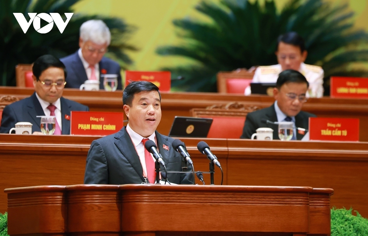 Ủy viên Trung ương Đảng, Bí thư Tỉnh ủy, Trưởng Đoàn đại biểu Quốc hội tỉnh Lâm Đồng Y Thanh Hà Niê Kđăm trình bày tham luận với chủ đề: "Củng cố hệ thống chính trị vùng đồng bào dân tộc thiểu số, tăng cường niềm tin của Nhân dân với Đảng".