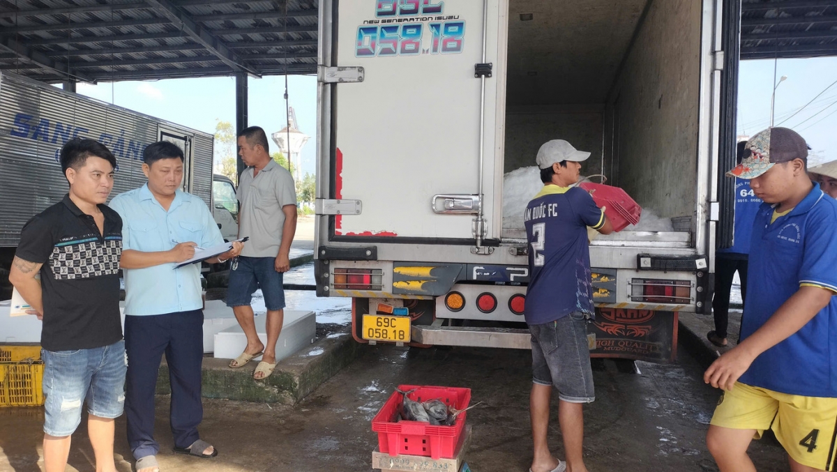 Thanh tra Rajaei mbaoh tangin pasang duah bruk pacang taong mek IUU di tinh Ca Mau