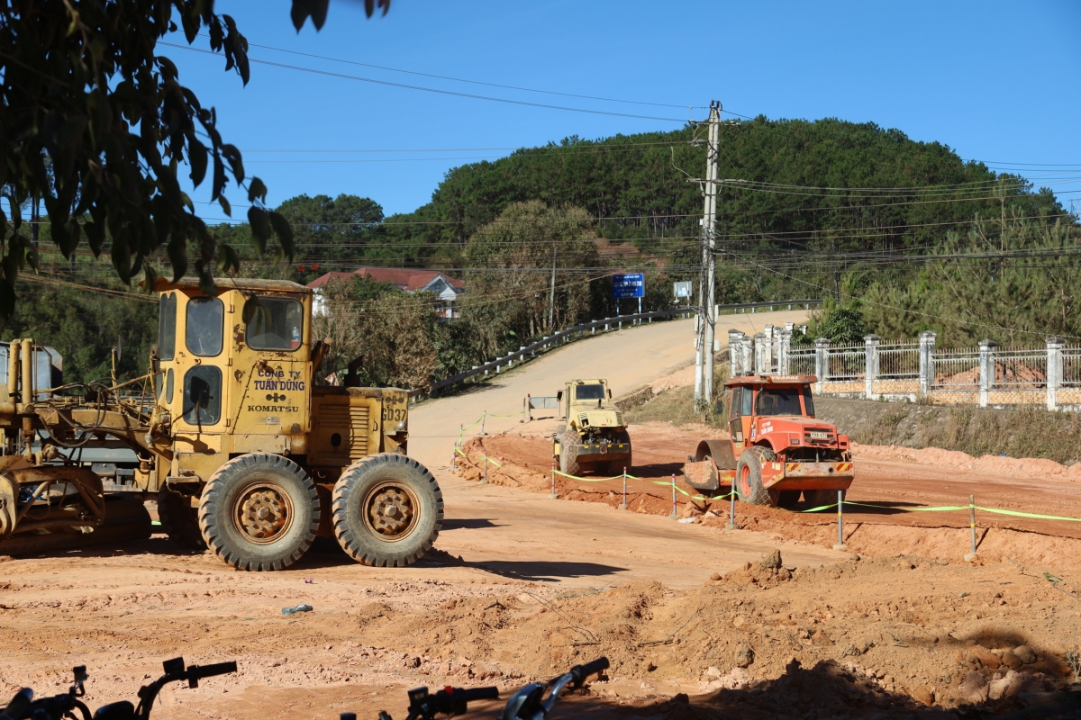 Ƀư trong bah Quốc lộ 40B xã Tu Mơ Rông hăn thôn 8, xã Đăk Pxi, n’gor Quảng Ngãi