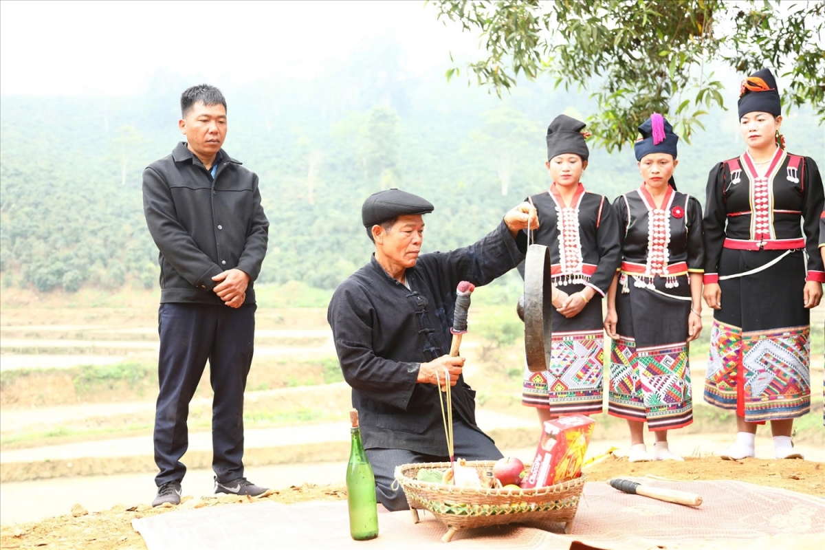 Sap caing sameng tagok lac tuk rahra tame ngak adat