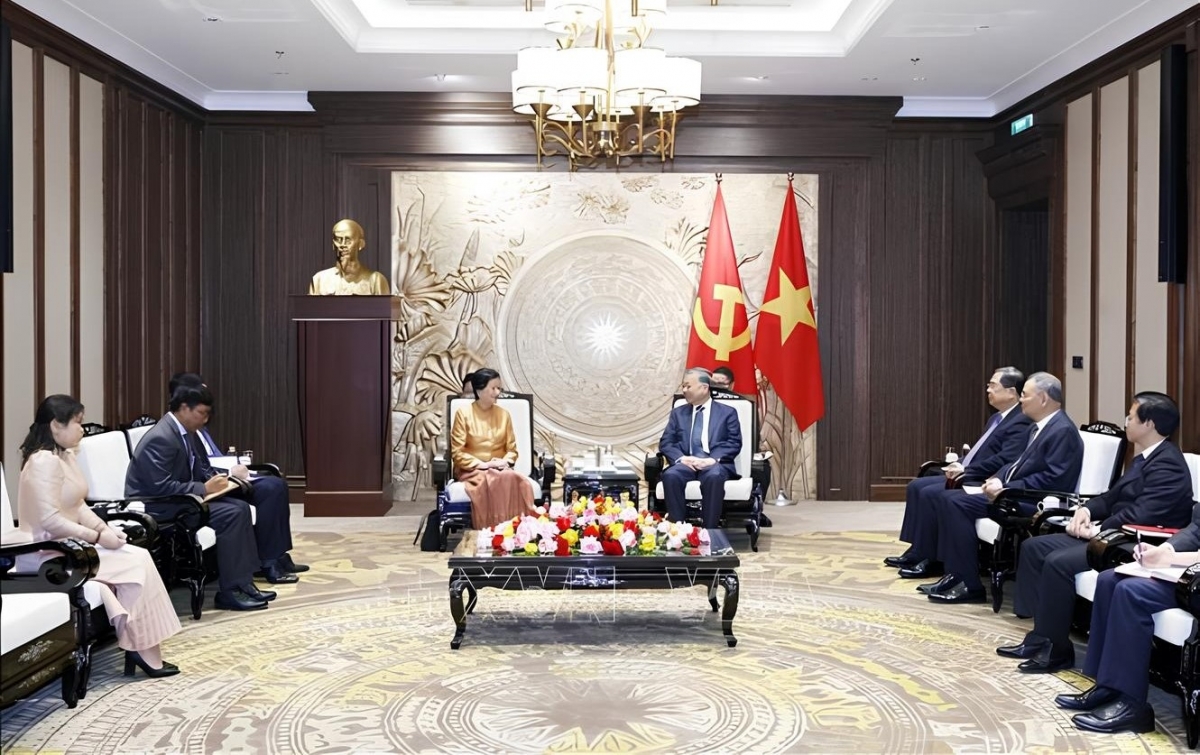 
Tổng Bí thư Tô Lâm sơng pơma dơnuh hăm Kơdră tang măt Campuchia Chea Kimtha năm tơklăh ti.