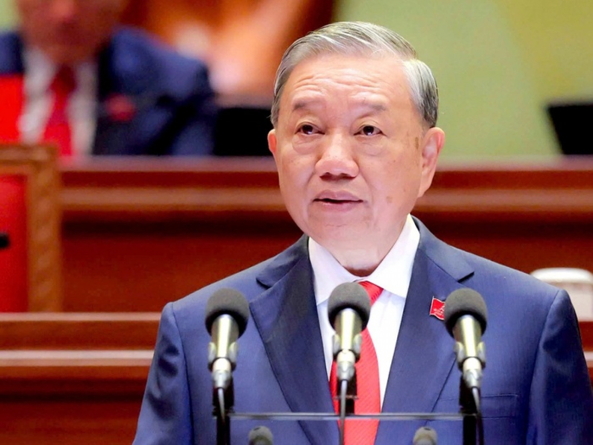 Tổng Bí thư Tô Lâm trình bày Báo cáo của Ban Chấp hành Trung ương Đảng khóa XIII về các văn kiện trình Đại hội XIV của Đảng. Ảnh: TTXVN