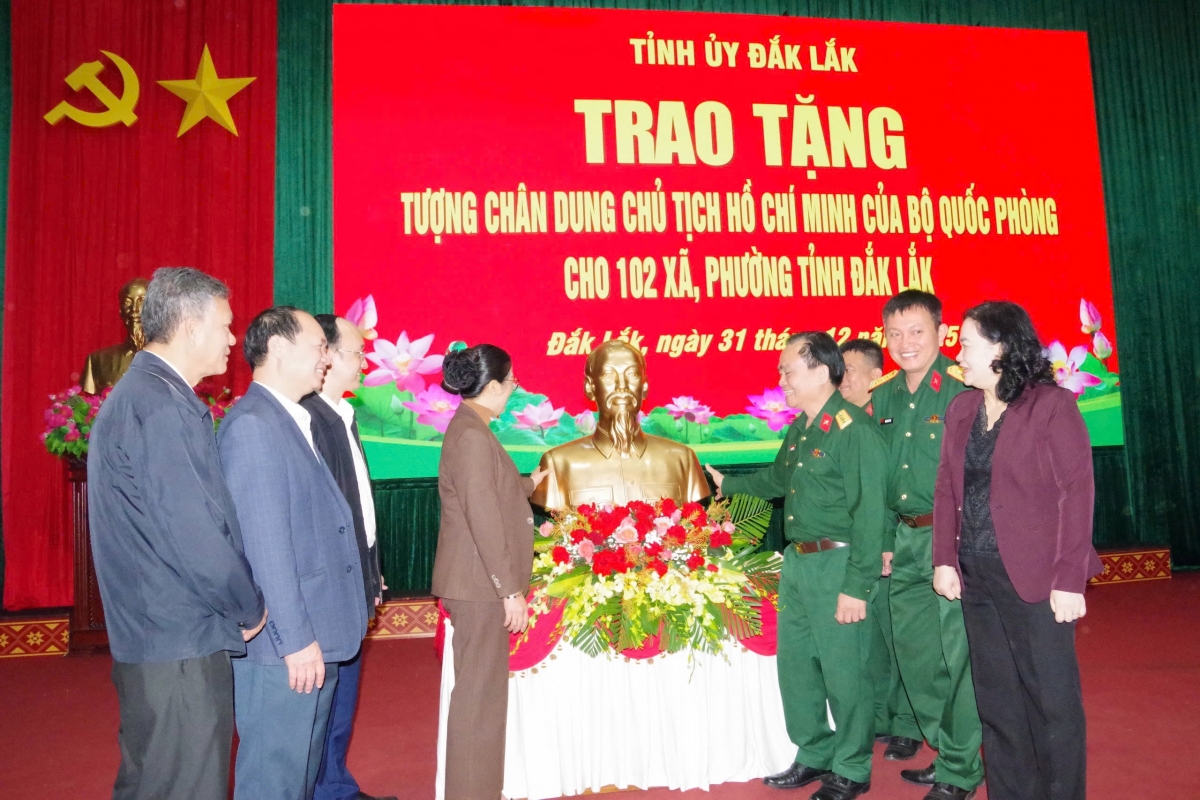 Rùp nggùl să Củ tịc Hồ Chí Minh bơh Ƀộ Ling klàng jàu pà geh mòn lơh mờ lơngô tơngŏ loh làng rùp să yŭ rơyùm, bè ờs mờ lơbơn niam bơh Wa dê