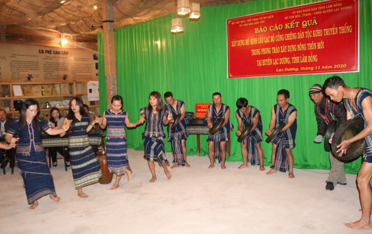 
Cau chài ồng Ka Să Ha Sang mờ mpồl dròng cing thôn Dà Blah