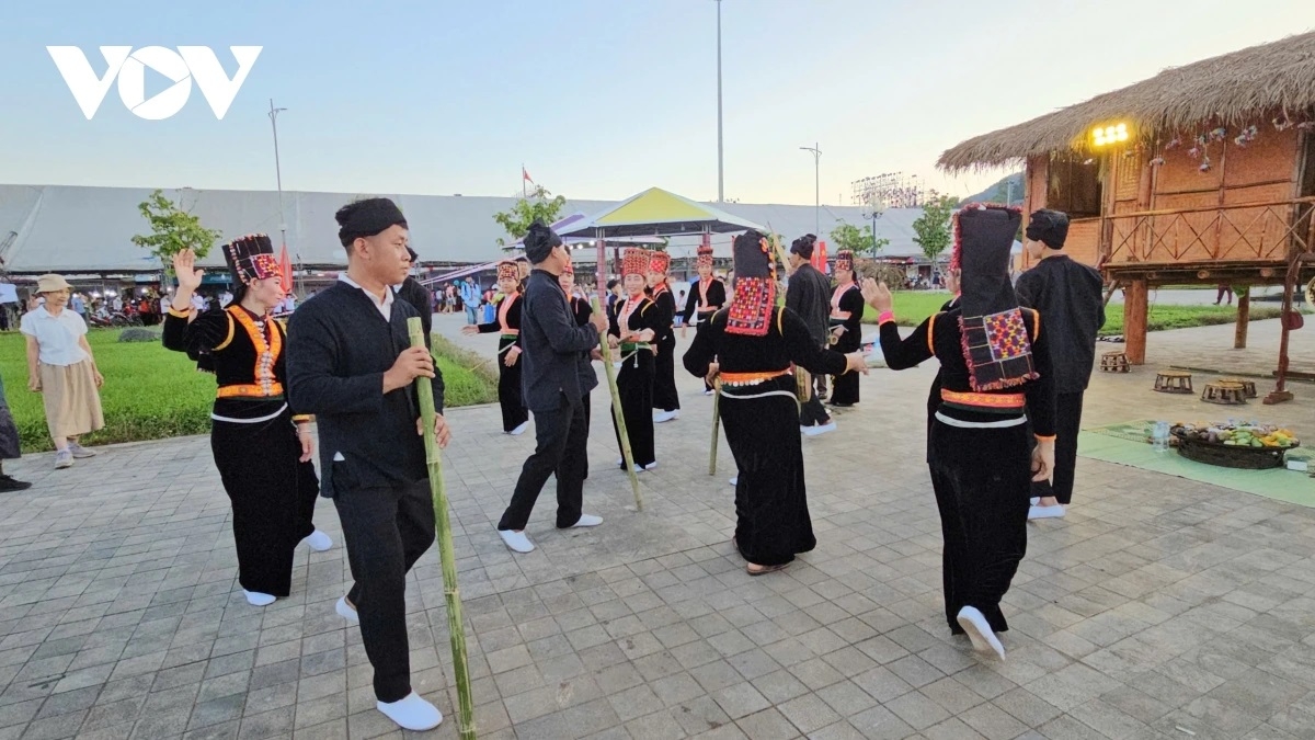 Kadha tamia di bhap bini urang bangsa Khơ Mú