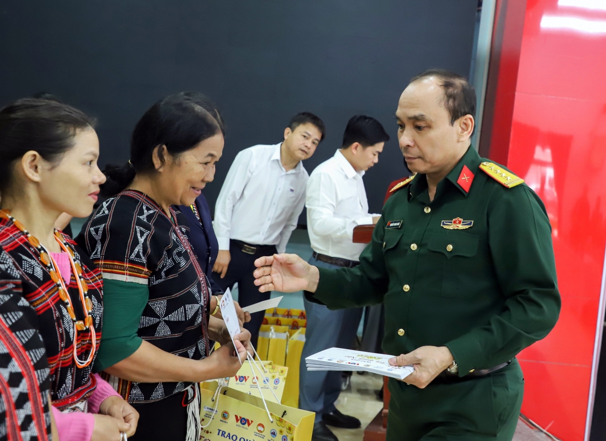 
 Đại tá ồng Nguyễn Thanh Xuân, Phó Cau kong kơnòl Cíñ trị Ling tiah 5 jàu pà phan sa tềp ai làng bol sàh A Vương in