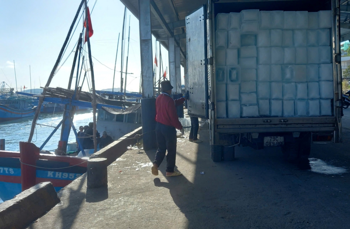 Ăp bôk duk hăn dak lêng ngai kơh tât hang rbăn gâl lŭ pler