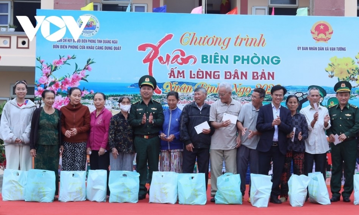 “Xuân Biên phòng - Ấm lòng dân bản” được tổ chức tại Đồn Biên phòng Cửa khẩu Cảng Dung Quất.