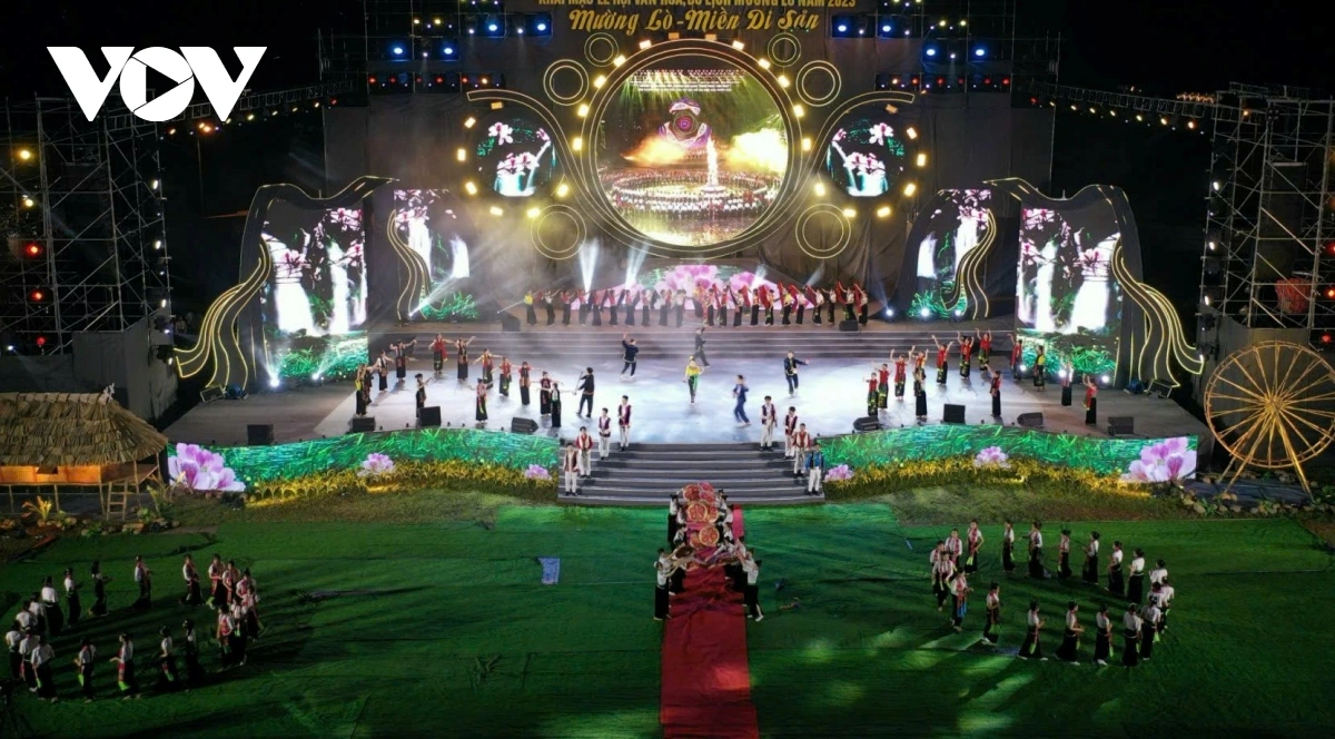 Xoe Thai hu tamia dalam dom raya Mường Lò