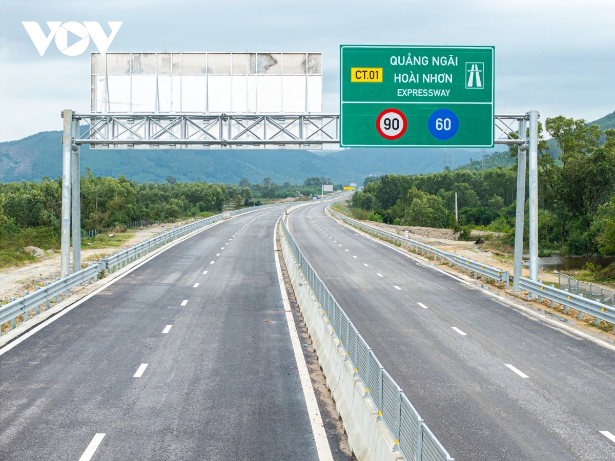 Âk nuĭh way kan mĭn lah, 3.500km trong têh hăn ngăch lah nău “Cách mạng’ nău mĭn mât uănh, pơk trong, soih trong
 