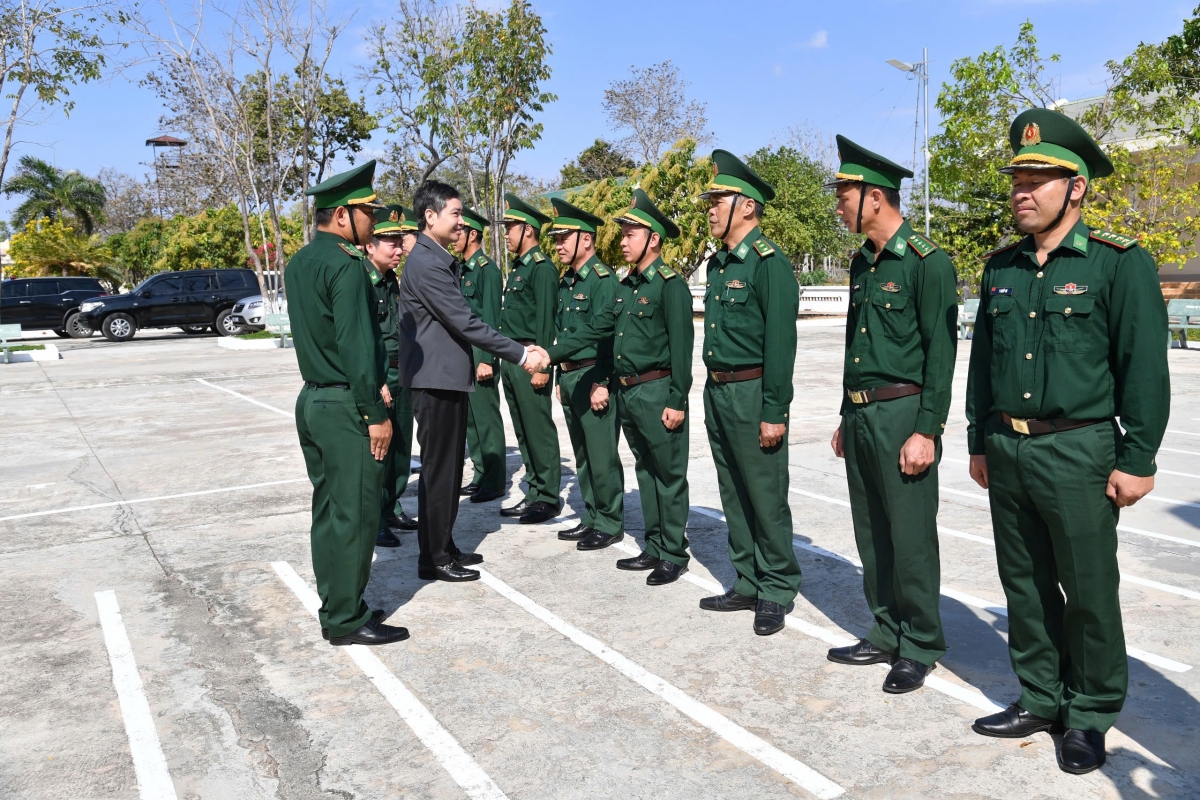 Pôa Tạ Anh Tuấn, Kăn hnê ngăn Vi ƀan kong pơlê Dak Lak rơkâu Têt a mâu Đông mô đô̆i gâk tơkăng kong
