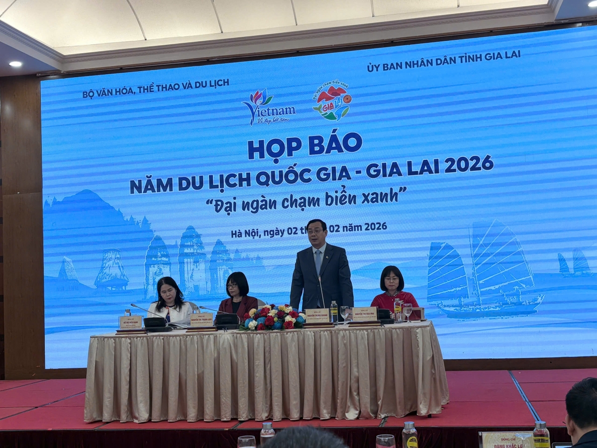 
Rup hop akŏm tơbăt.