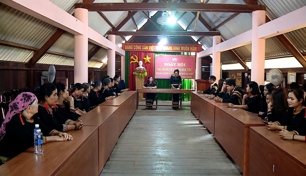 Tơbleăng tơdroăng kal ‘na rôh tâ phĭu châ hnê tối troh kuăn pơlê tung mâu rôh hôp trâm mâ tơpui tơno