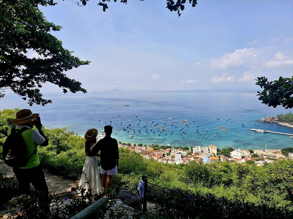 
Cham char 'lơ̆ng rŏ tơ̆ tơring achon teh Nhơn Châu dui jơ̆ng tơmoi 