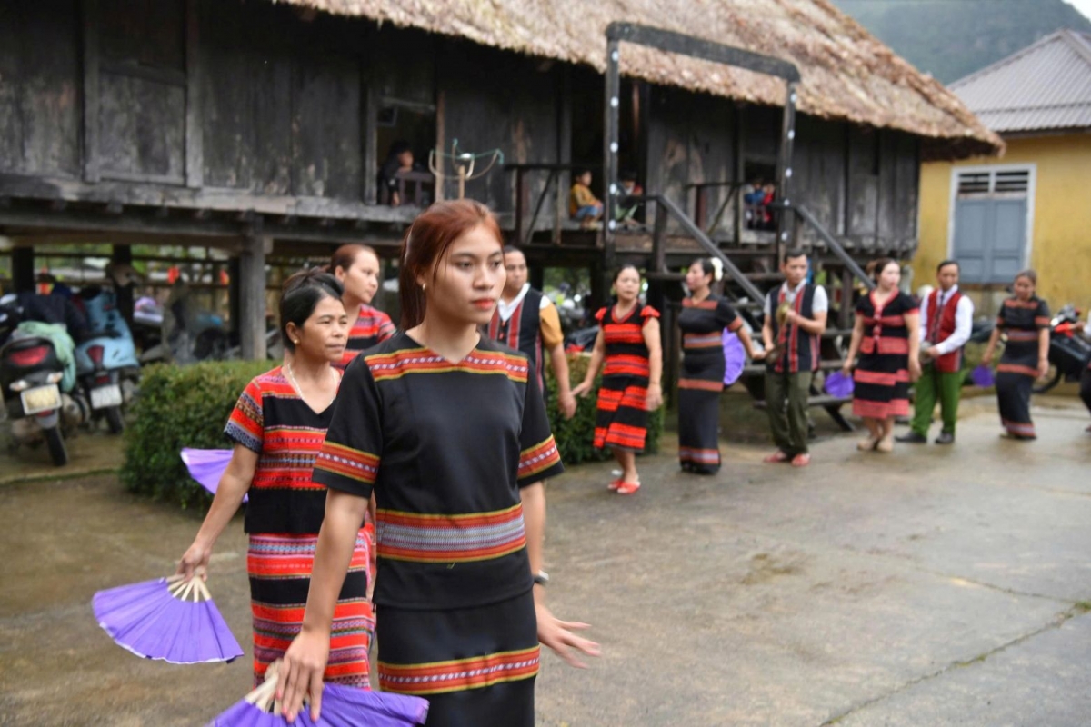 
Dôm tơdra hơsuang kơ kon pơlei Pa Cô lơ̆m et soi kơ yang Đak