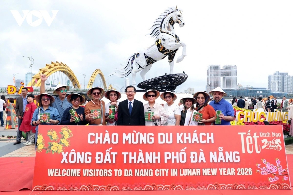 Thành phố Đà Nẵng chào mừng du khách "xông đất" năm mới Bính Ngọ 2026