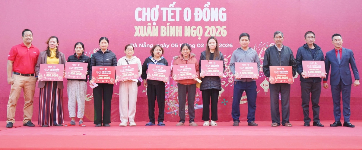 Chương trình “Tết nhân ái - Chợ Tết 0 đồng” trao quà tặng hộ nghèo, hộ khó khăn tại Đà Nẵng.
