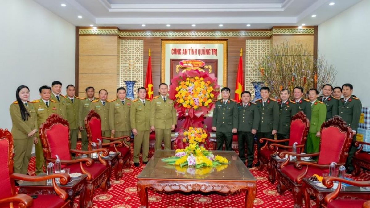 Đoàn đại biểu Công an tỉnh Savanakhet thăm, chúc Tết Công an tỉnh Quảng trị và Công an TP Huế.