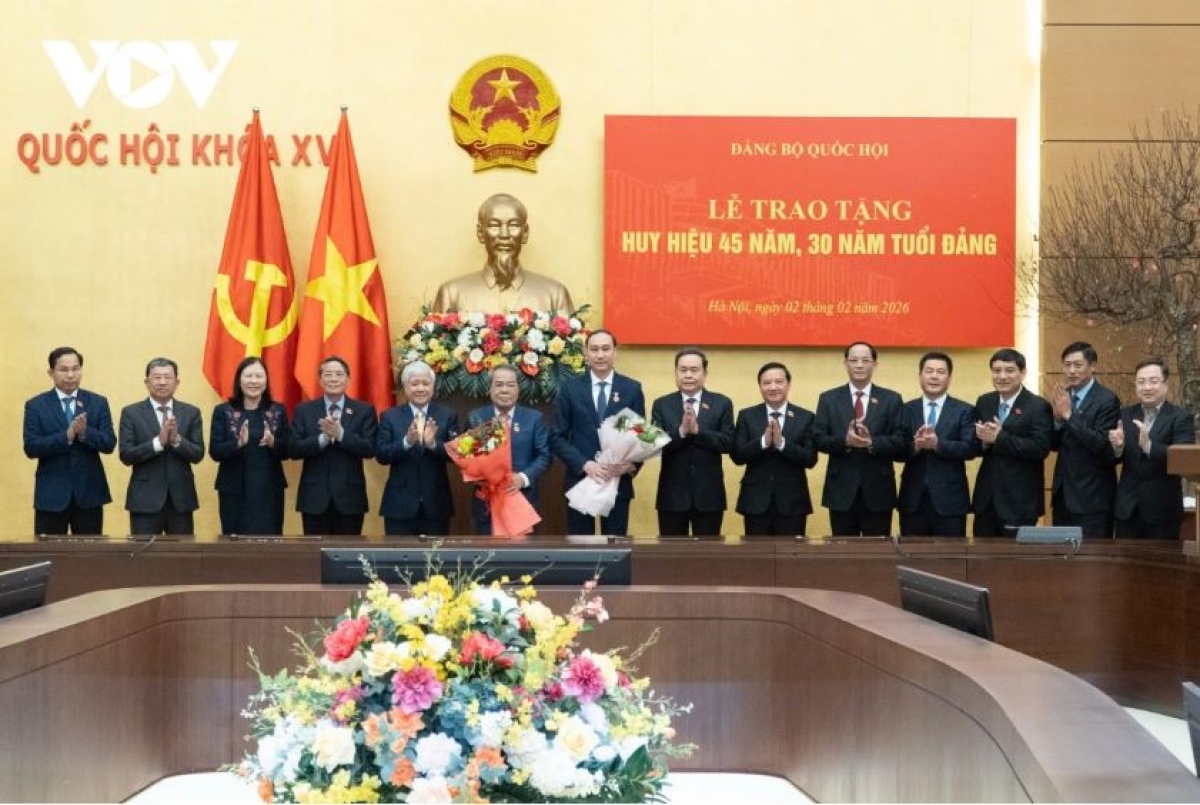  Củ tịc Quôk hội ồng Trần Thanh Mẫn đơng lam dơ̆ jàu pà Gai lòng 45 sơnam, 30 sơnam Đảng bơh Đảng ƀộ Quôk hội dê