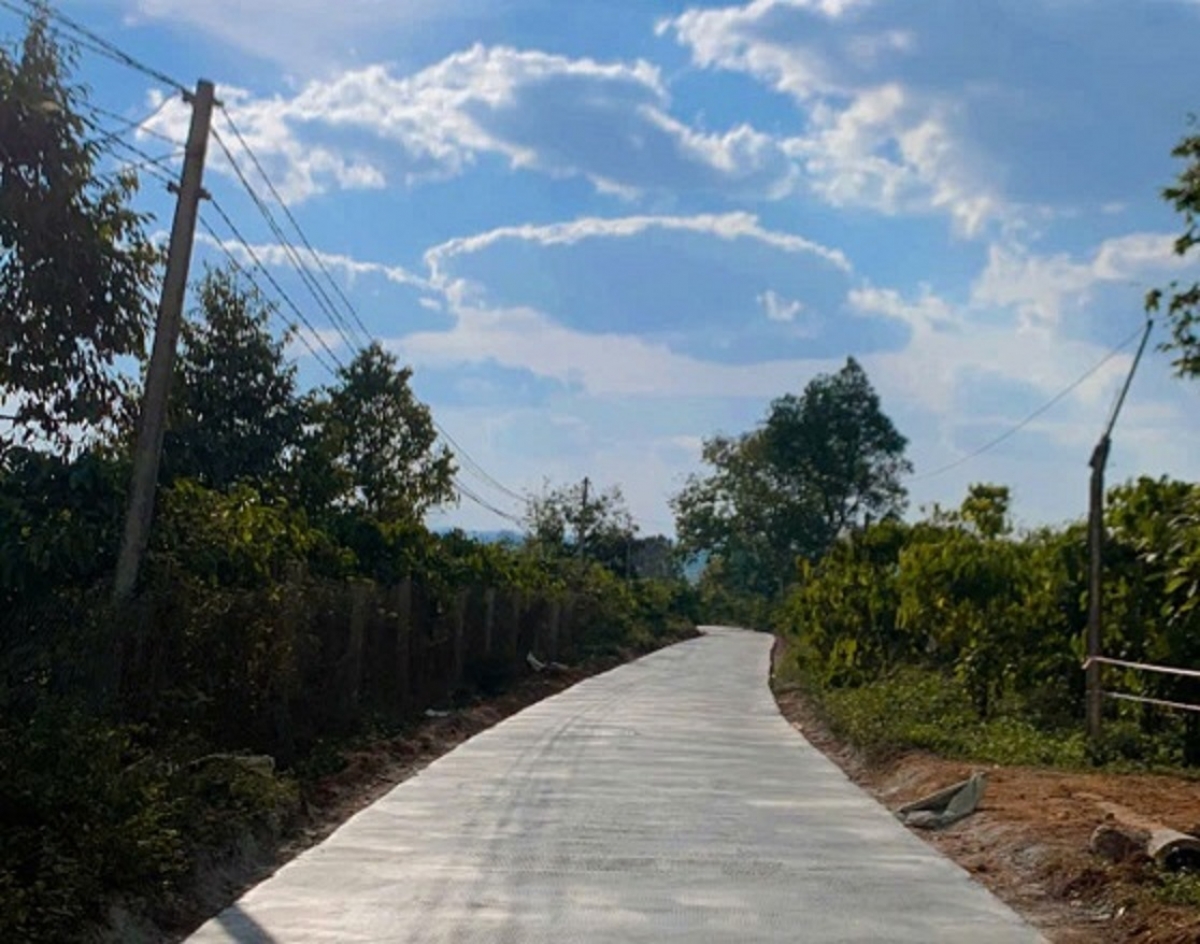 Trong bê tôntg lăp nkual tuch tăm dơi ndâk ƀư ba prăk ntêm nkrem nsum bah ƀon Dơk Rơng
 