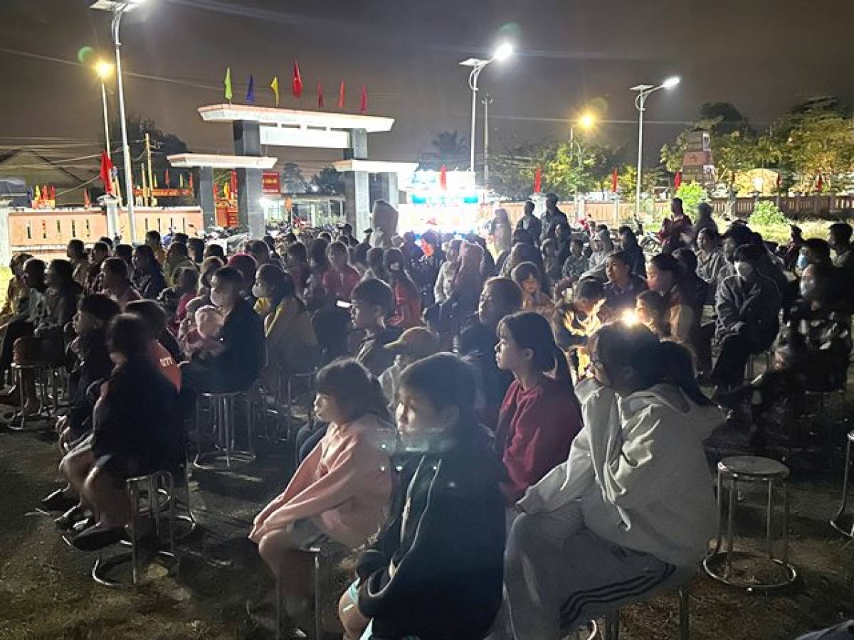 Chiếu phim lưu động tại các xã.