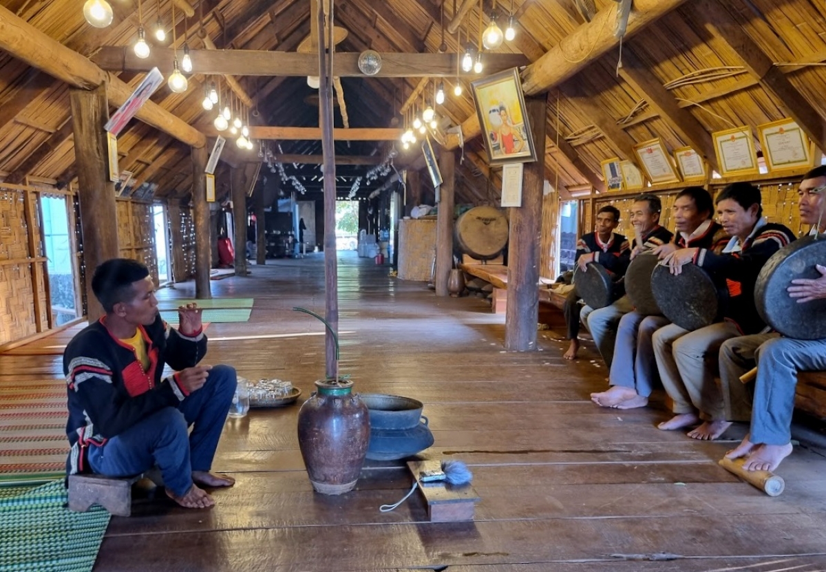 
Săp ntas cing mồng mờ ală bơhiàn bơh yau rơ hời wơl geh wơl tàm rài kis ală ƀòn lơgar