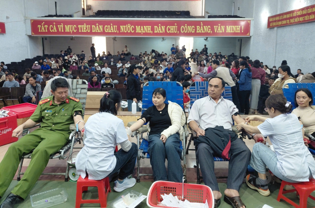 Mâu ngế pleăng hnoăng cheăng a kơpong peăng mâ Hâi Lu kong pơlê Dak lak thế mơ-eăm veăng pleăng mơ-eăm hdrối Têt Bính Ngọ