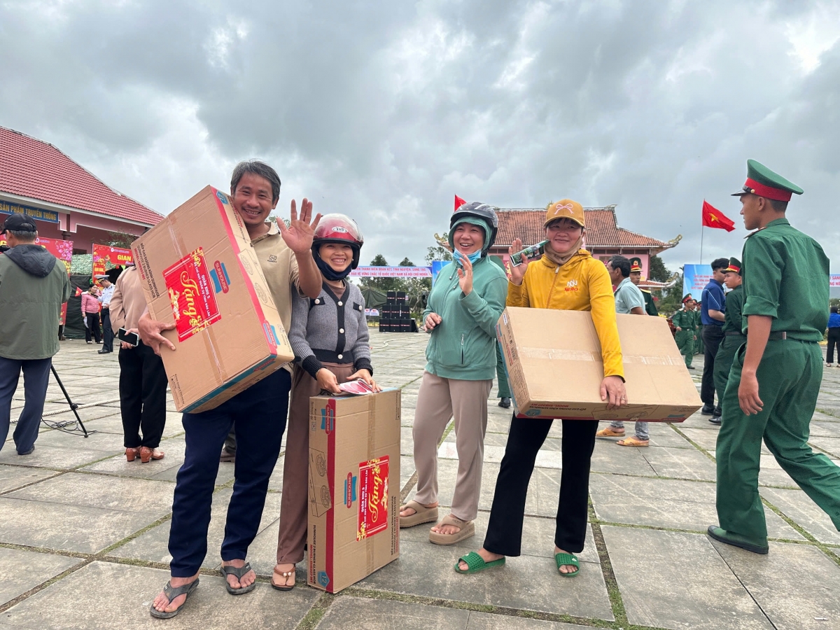 
Rim kon pơlei tơ̆ Hoà Thịnh jei chơt hơ iă ‘nă hal hăm tơmam drăm Têt đơ̆ng tơdrong pơgơ̆r ou pôk ăn.