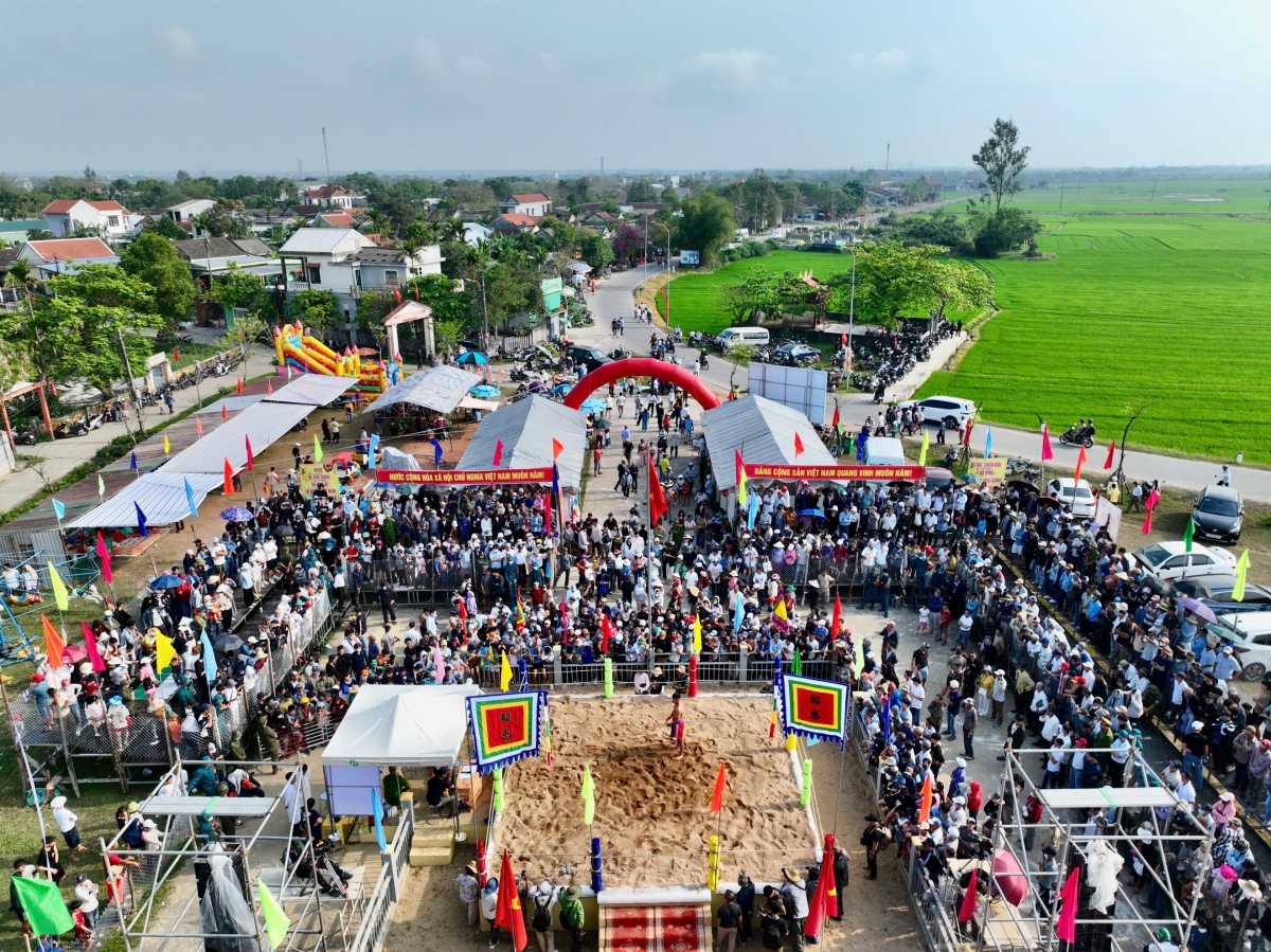 Sới vật làng Sình đầu Xuân