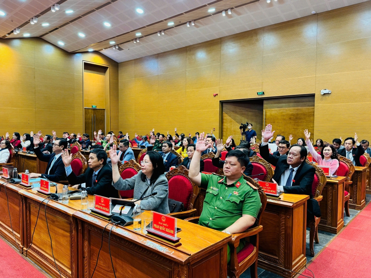 Đại biểu n'hơr ti n'gluh an dŏng 21 nghị quyết khlay ta rơh hop