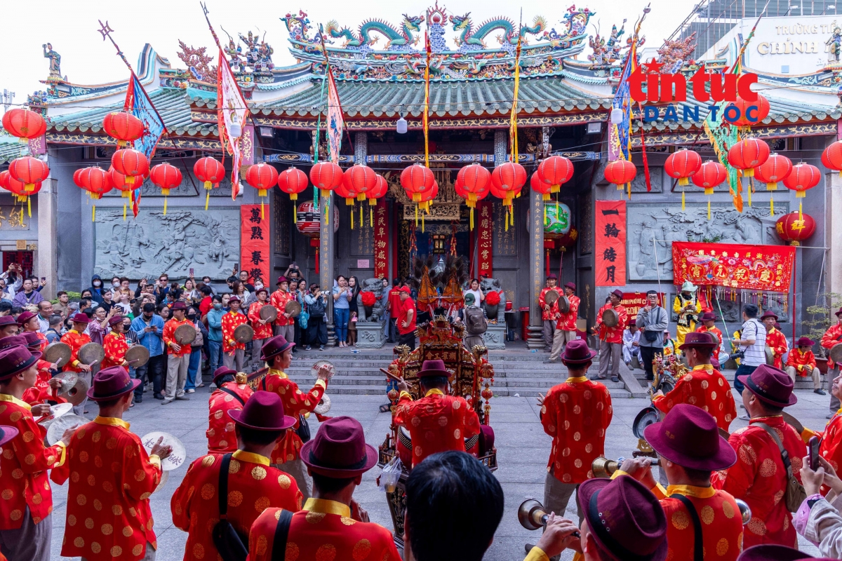 Labik ndung bak sambo bar di hoi quan Nghĩa An, phuong Chợ Lớn