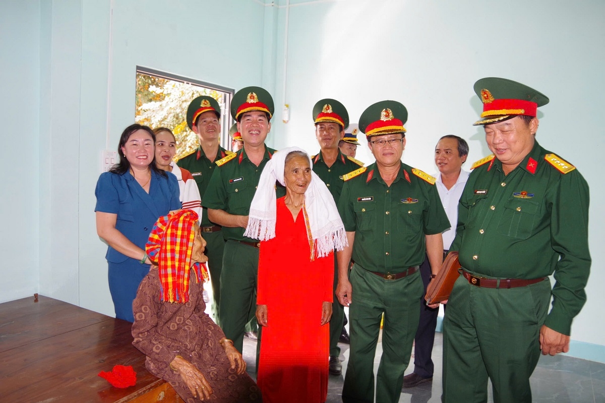 Urang jakar bol lin mai rivang Tet urang bans bangsa Cam palei Yang Mau