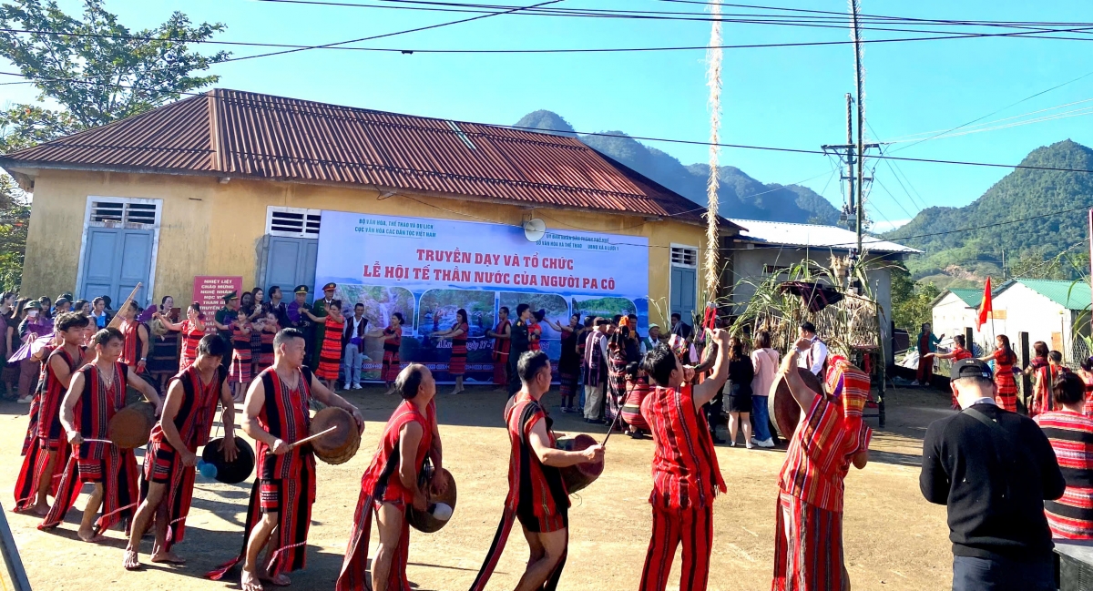 Knăm ngă yang kơ Yang êa mơ̆ng mnuih Pakô