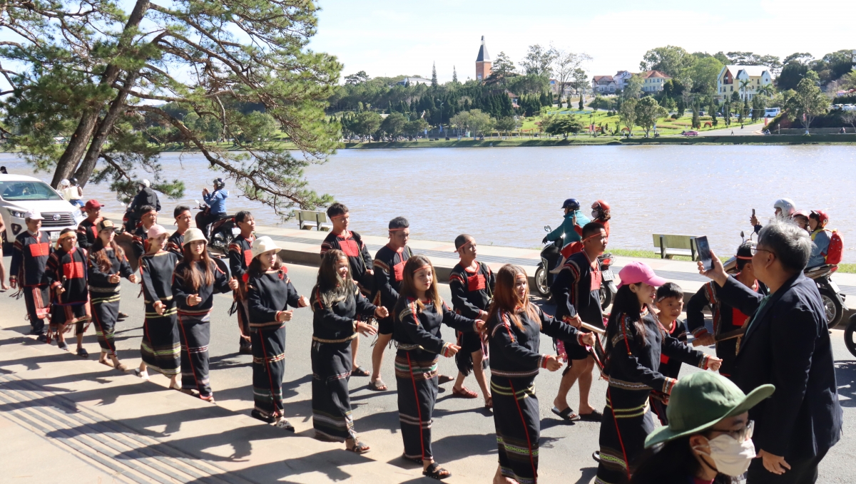 Lễ hội trong nkual ƀon têh wăch rgum nuĭh ƀon lan n’hanh năch pâl nđaih
 