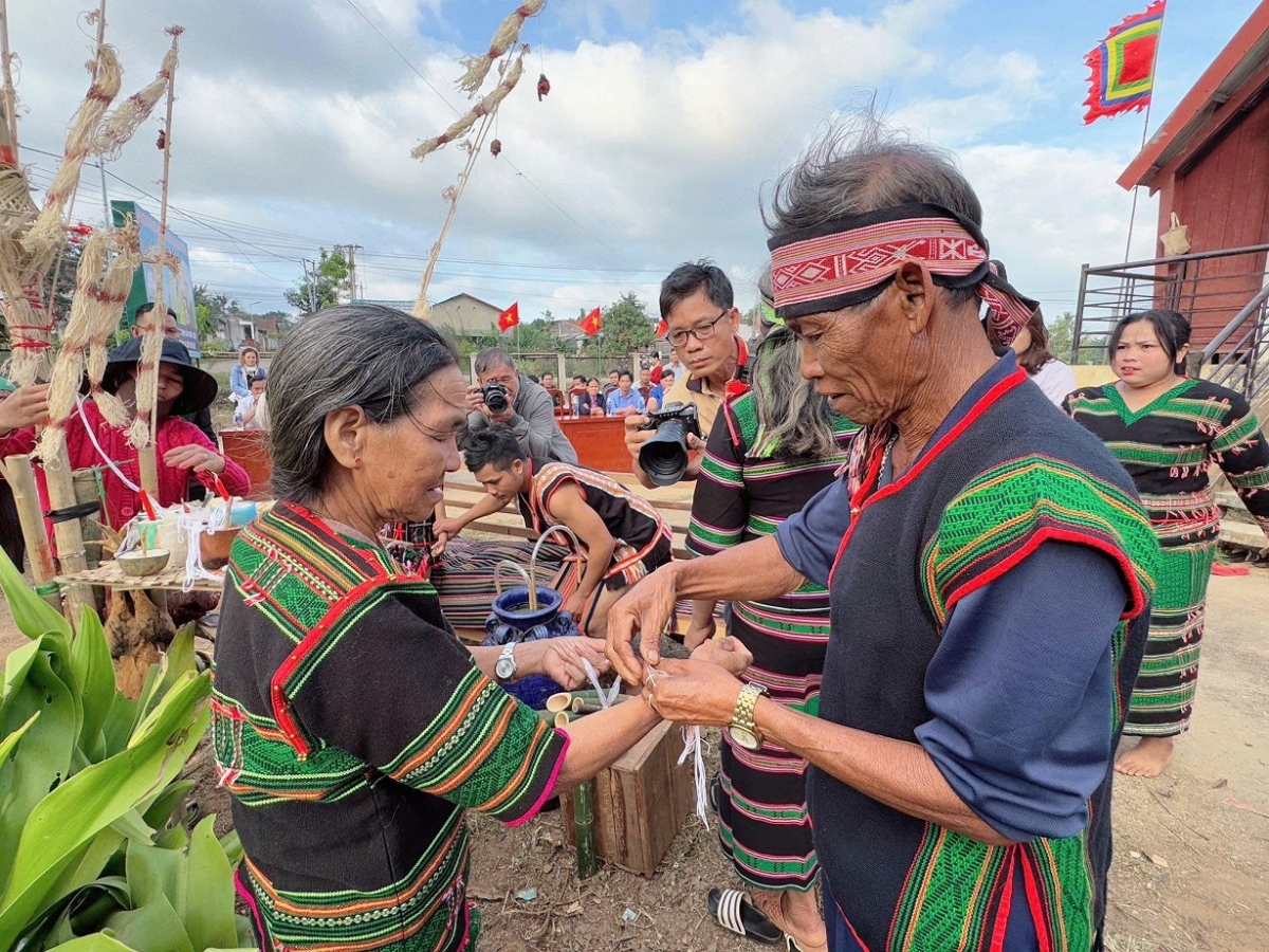 - Khua mduôn ngă klei bhiăn “kă mrai ti kngan” akâo klei êđăp ênang, suaih pral kơ mnuih ƀuôn sang leh anăn tue hiu čhưn.